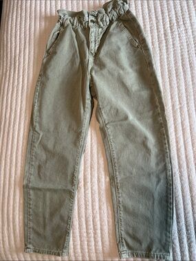 High-Waist Paperbag sage Green jeans